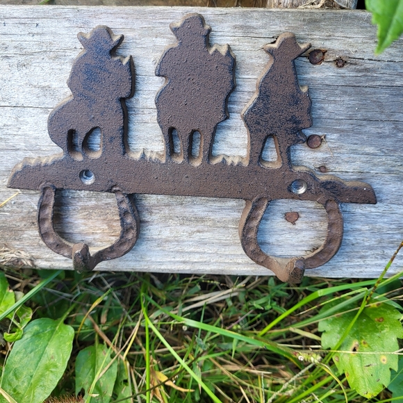Brown Tone Cast Metal Cowboy Silhouette and Horseshoe Coat Rack Hooks - Picture 2 of 15